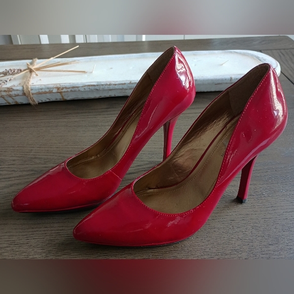BCBGeneration Red Faux Patent Leather Stiletto Heels   Size 9.5  Pre-owned - Picture 2 of 11
